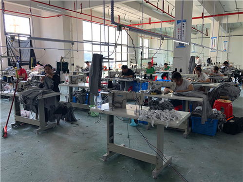 万山微工厂 易地扶贫搬迁群众的就业增收新路径